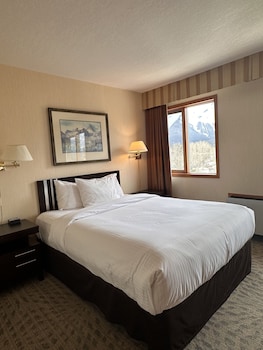 Deluxe Suite, 1 Queen Bed, Mobility Accessible