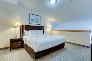 Premium Duplex, 1 King Bed with Sofa bed
