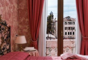 Junior Suite, Canal View