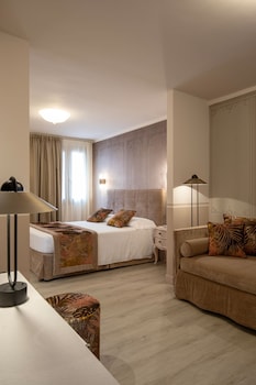 Junior Suite (Roof Top View)
