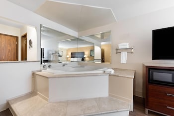 Deluxe Suite, 1 King Bed, Non Smoking