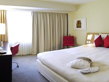 Executive Room, 1 Queen Bed with Sofa bed