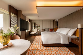 Deluxe Room, 1 King Bed, Balcony