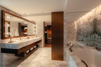 Grand Suite, 1 King Bed (Executive)