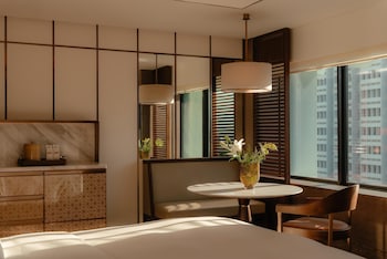 Deluxe Room, 1 King Bed, Balcony