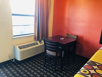 Double Room, Smoking
