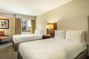 Standard Room, 2 Double Beds, Non Smoking (Mobility Accessible, Tub)