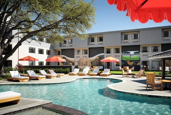Room, 1 King Bed, Pool View