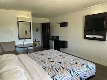 Standard Room, 1 King Bed, Non Smoking