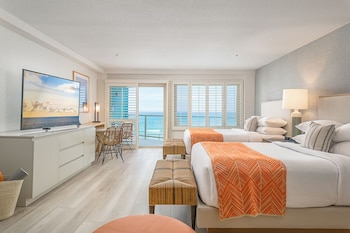 Pool Terrace, 2 Queen Beds, Pool & Ocean View