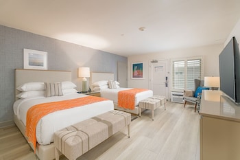 Standard Room, 2 Double Beds, Courtyard View