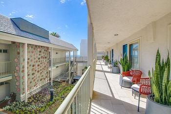 Standard Room, 2 Double Beds, Courtyard View