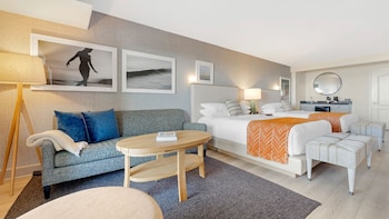 Standard Room, 2 Queen Beds, Balcony, Courtyard View