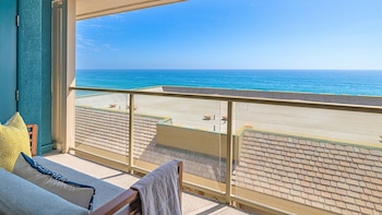 Standard Room, 2 Queen Beds, Partial Ocean View