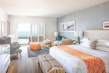 Standard Room, 1 King Bed, Partial Ocean View