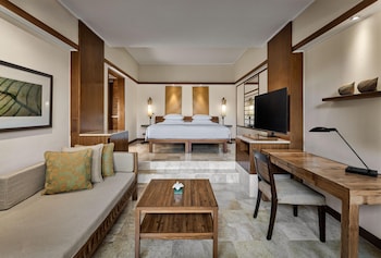 Deluxe Room, 1 King Bed (Club Access)