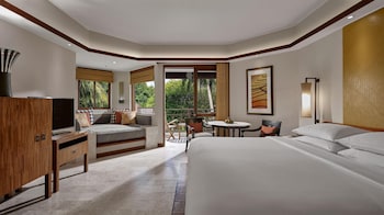 Club Room, 1 King Bed (Club Access)