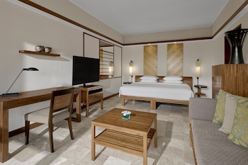Club Room, 1 King Bed, Ocean View