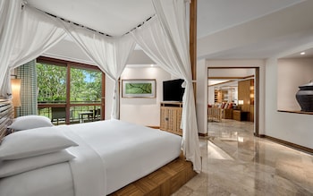 Grand Suite, 1 King Bed (Deluxe)