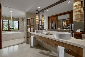 Club Room, 1 King Bed, Ocean View