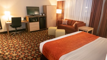 Studio Suite, 1 King Bed with Sofa bed, Non Smoking