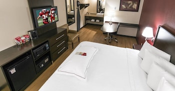 Premium Room, 1 King Bed (Upgraded Bedding & Snack, Smoke Free)