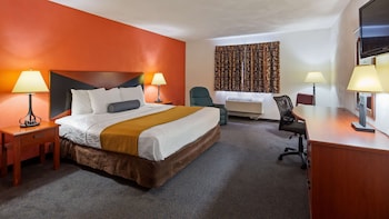 Standard Room, 1 King Bed, Non Smoking (Pet Friendly)