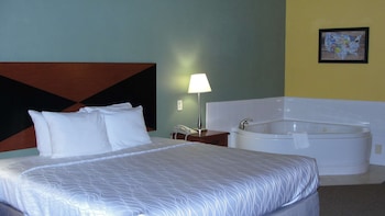 Suite, 1 King Bed, Non Smoking, Jetted Tub