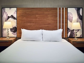 Suite, 1 King Bed with Sofa bed