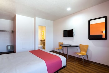 Standard Room, 1 Queen Bed, Non Smoking
