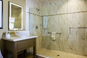 Suite, 2 Queen Beds, Kitchen