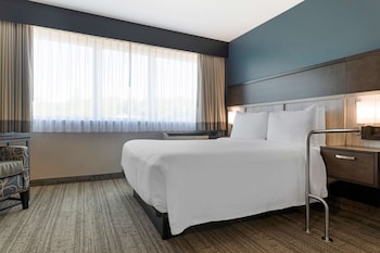Standard Room, 1 Queen Bed, Accessible, Refrigerator