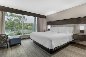Standard Room, 2 Queen Beds, Refrigerator & Microwave, Lake View