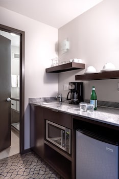 Studio Suite, 1 King Bed with Sofa bed, Kitchenette