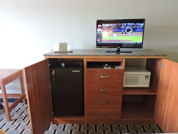 Standard Room, 2 Queen Beds, Non Smoking, Refrigerator & Microwave