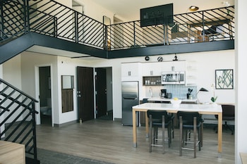 Suite, 1 Bedroom, Kitchen (Penthouse)