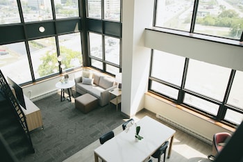 Suite, 1 Bedroom, Kitchen (Penthouse with Airport View)