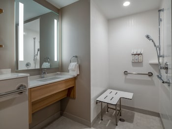 Studio Suite, 1 King Bed, Non Smoking, Kitchen (Transfer Shower)