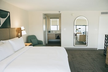 Suite, 1 Bedroom, Kitchen (Penthouse with Airport View)
