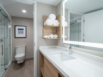 Suite, 1 Bedroom, Kitchen (Penthouse with Airport View)