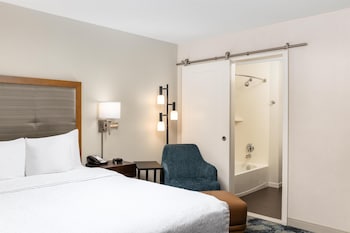 Standard Room, 1 Queen Bed