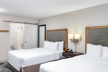 Standard room with two double beds