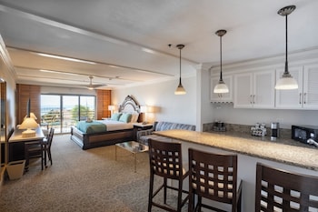 Junior Suite, 1 King Bed with Sofa bed, Partial Ocean View