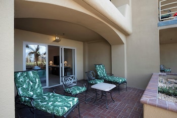 Junior Suite, 2 Queen Beds, Partial Ocean View