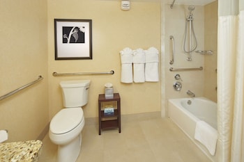 Executive Room, 2 Double Beds, Accessible, Bathtub (Mobility/Hearing)