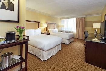 Executive Room, 2 Double Beds, Accessible, Bathtub (Mobility/Hearing)