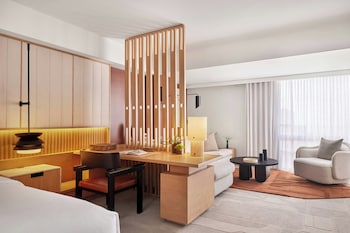 Studio, 1 King Bed with Sofa bed, Corner