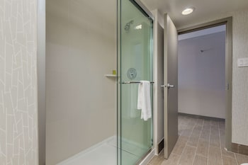 Room, 1 King Bed, Accessible (Hearing)