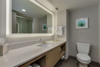 Room, 2 Queen Beds, Accessible, Bathtub
