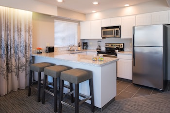 Deluxe One Bedroom Suite